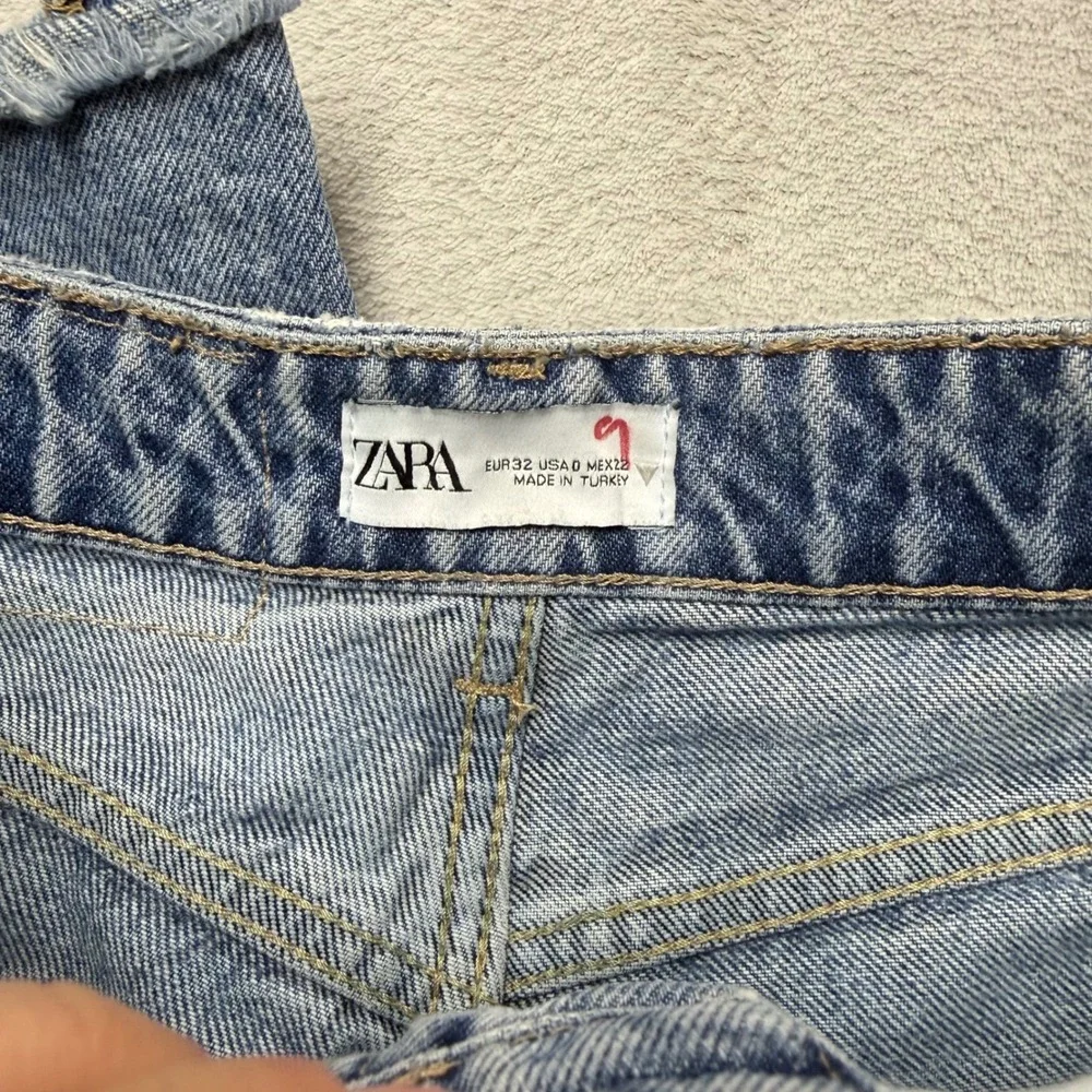 Zara High Waisted Wide Leg Distressed Jeans Light Wash Blue Size 0 24W